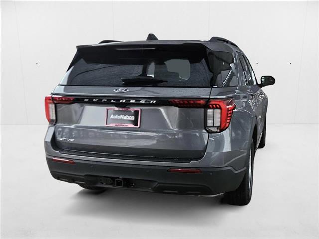 2025 Ford Explorer photo 2