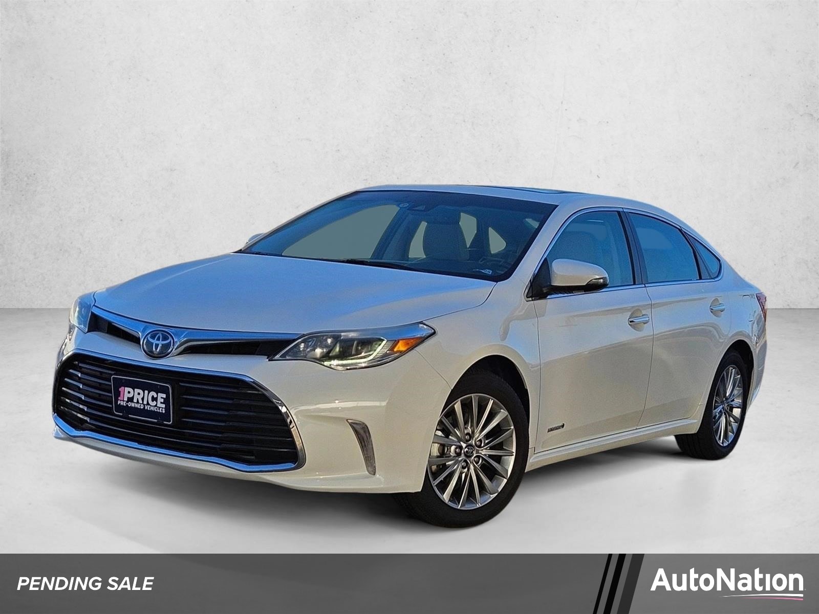 2018 Toyota Avalon Limited Hybrid's photo