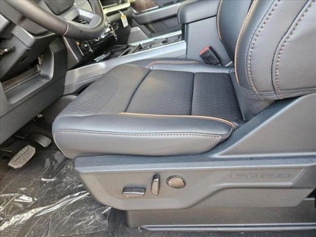 New 2025 Ford F-250 LARIAT Truck Crew Cab