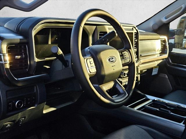 2025 Ford F-250 Lariat photo 3