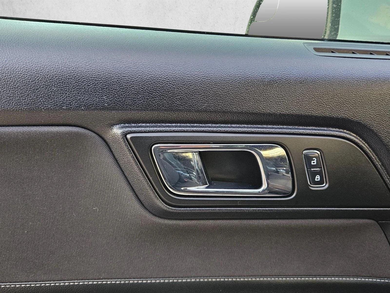 2015 Ford Mustang V6 - Photo 28