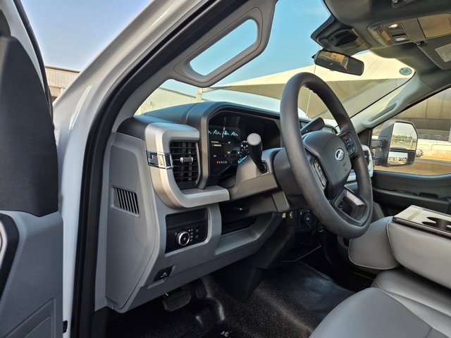 2025 Ford F-550 XL photo 3