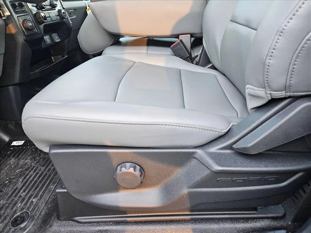 2025 Ford F-450 XL photo 3