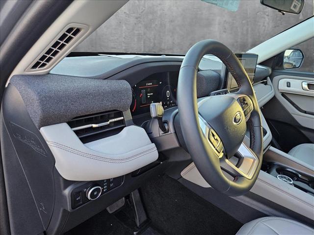 2025 Ford Explorer photo 4