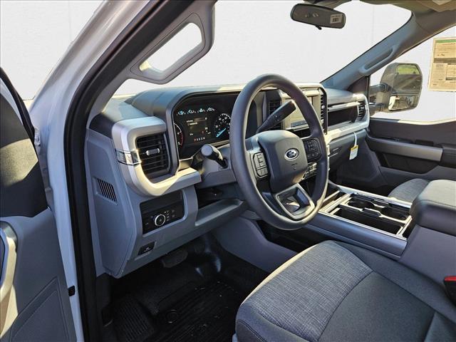 2025 Ford F-250 XLT photo 2