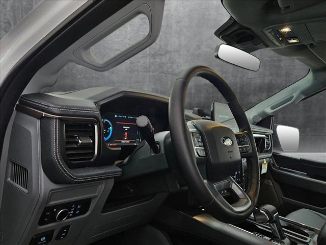 2025 Ford F-150 Lightning photo 4