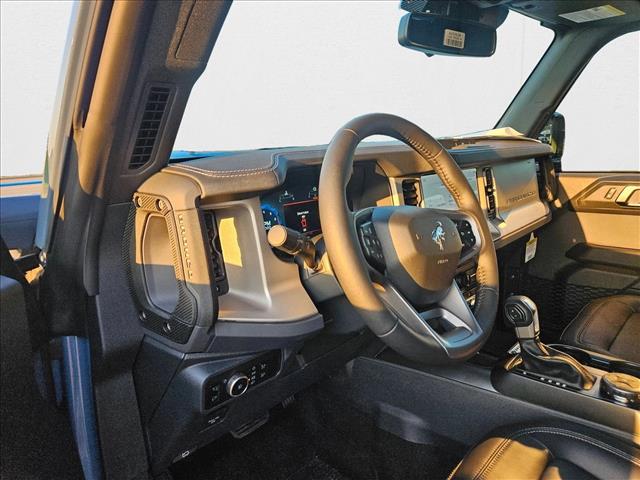 2025 Ford Bronco Outer Banks photo 3