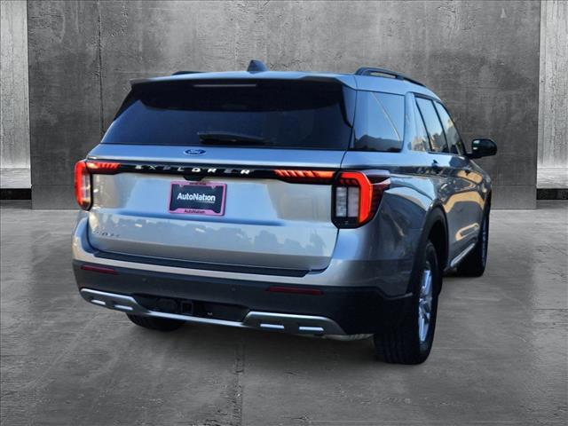 2025 Ford Explorer photo 2