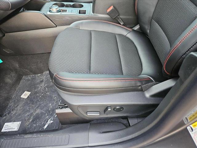 2025 Ford Escape ST-Line photo 3