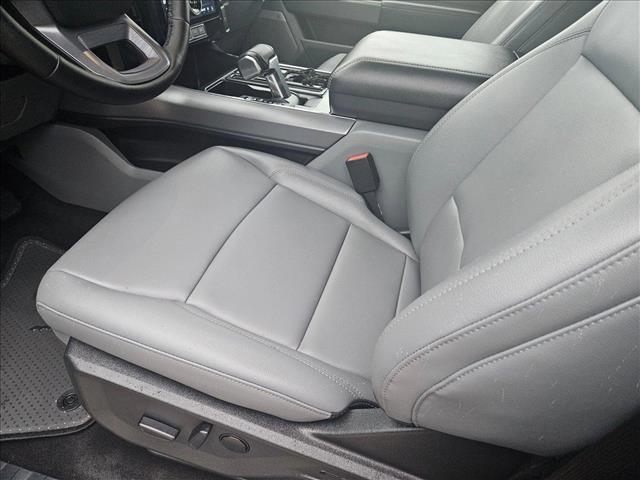 2025 Ford F-150 Lightning photo 4