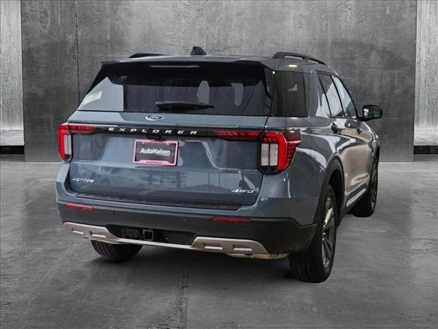 2025 Ford Explorer photo 2