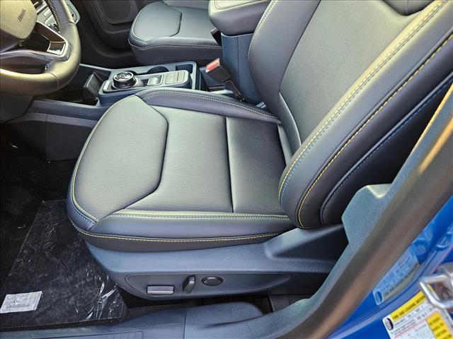 2025 Ford Maverick photo 3