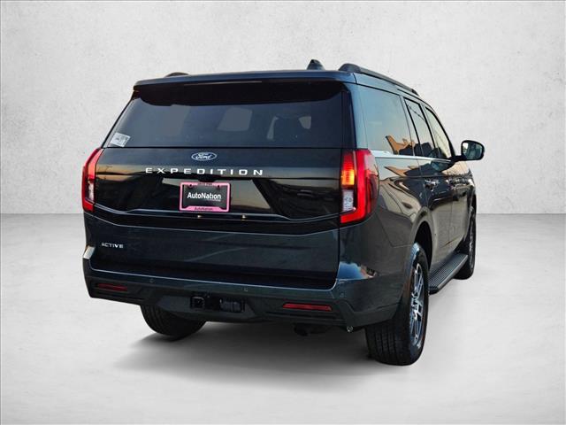 2025 Ford Expedition photo 2