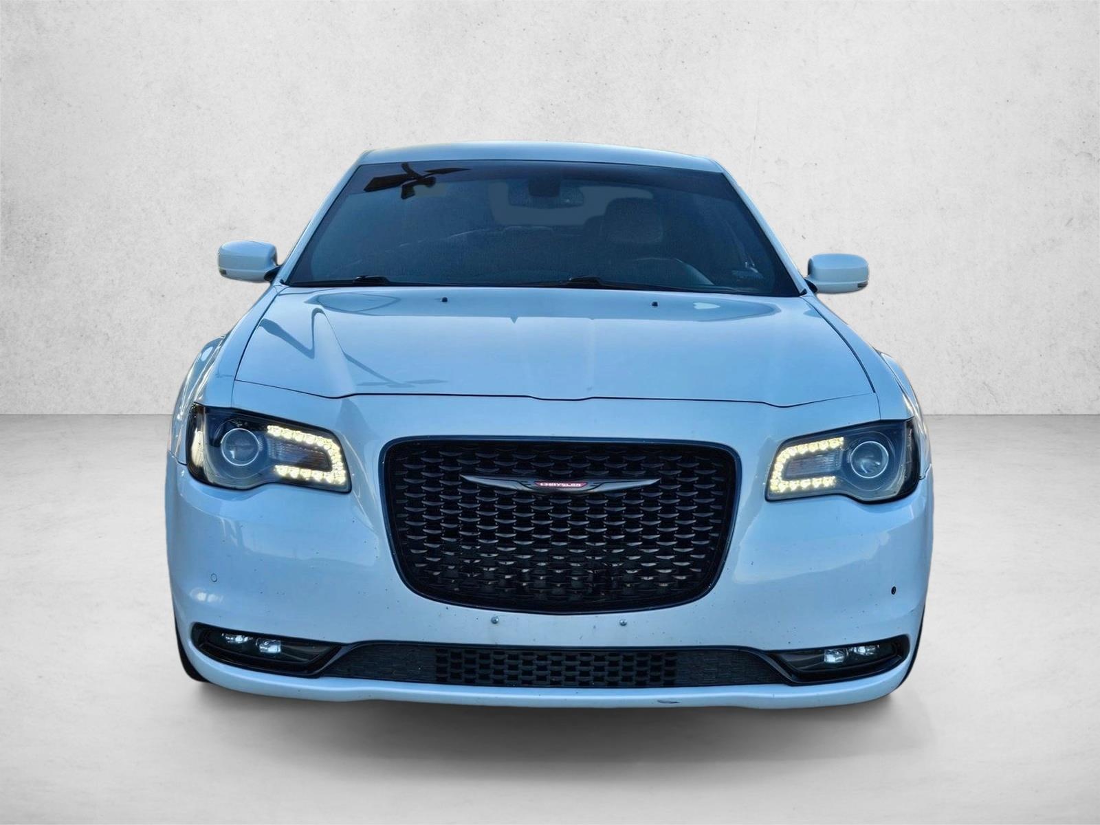 2021 Chrysler 300 photo 2
