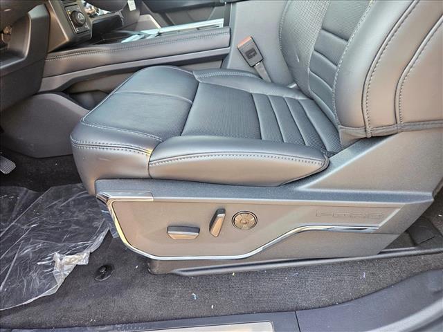 2026 Ford F-250 Platinum photo 4