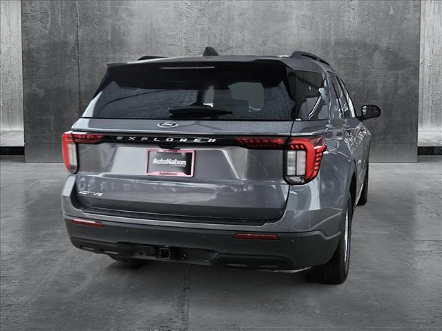2025 Ford Explorer photo 2