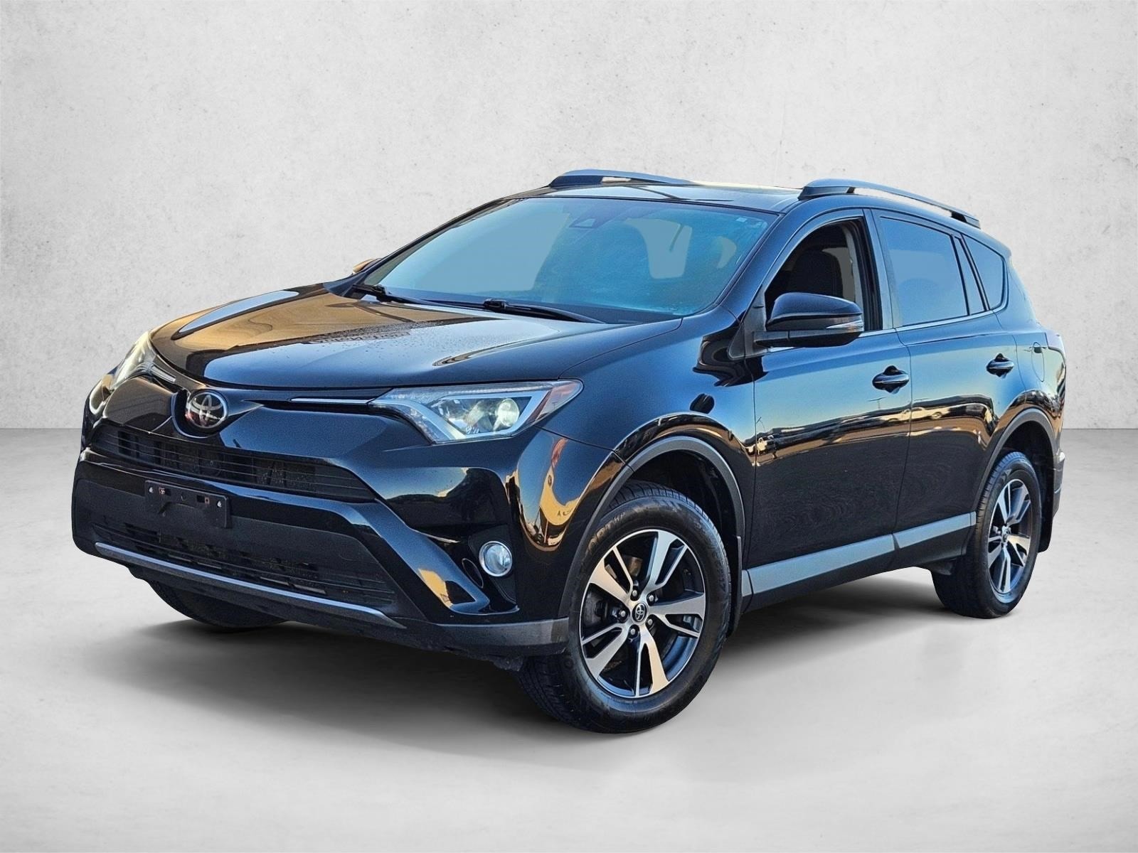 2018 Toyota RAV4 XLE's photo