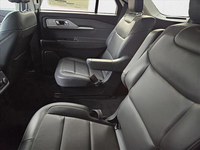 2025 Ford Explorer photo 3