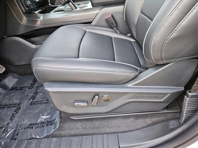 2025 Ford F-150 Lariat photo 4