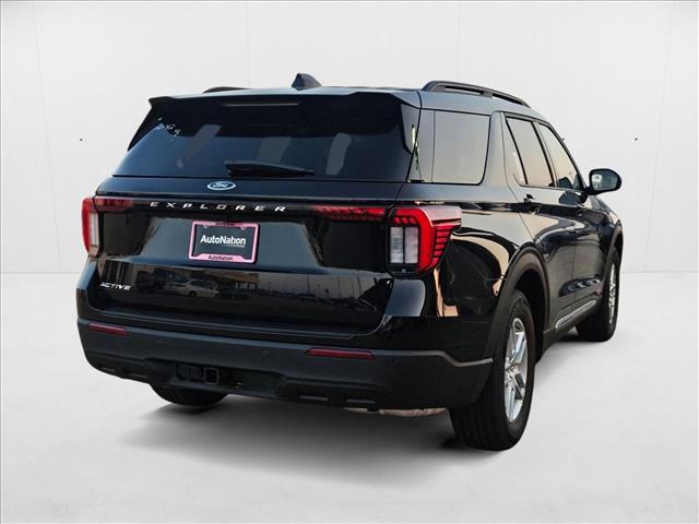 2025 Ford Explorer photo 2