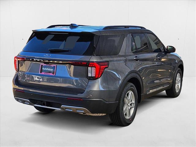 2025 Ford Explorer photo 2