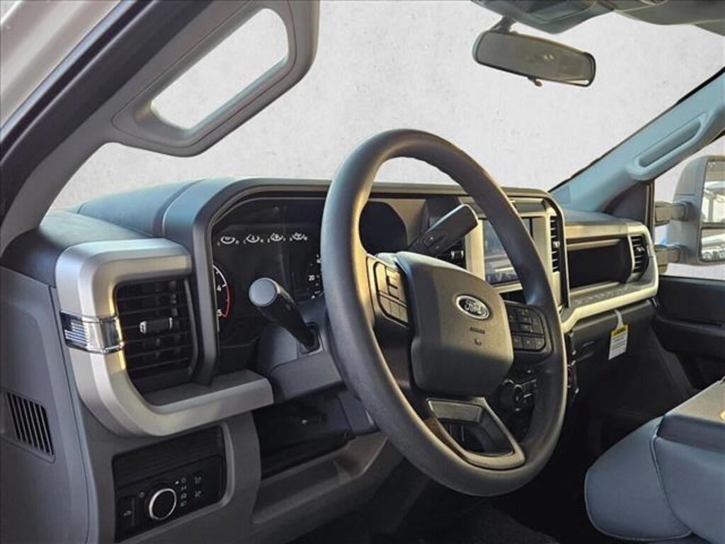 New 2025 Ford F-350 XL Truck Crew Cab