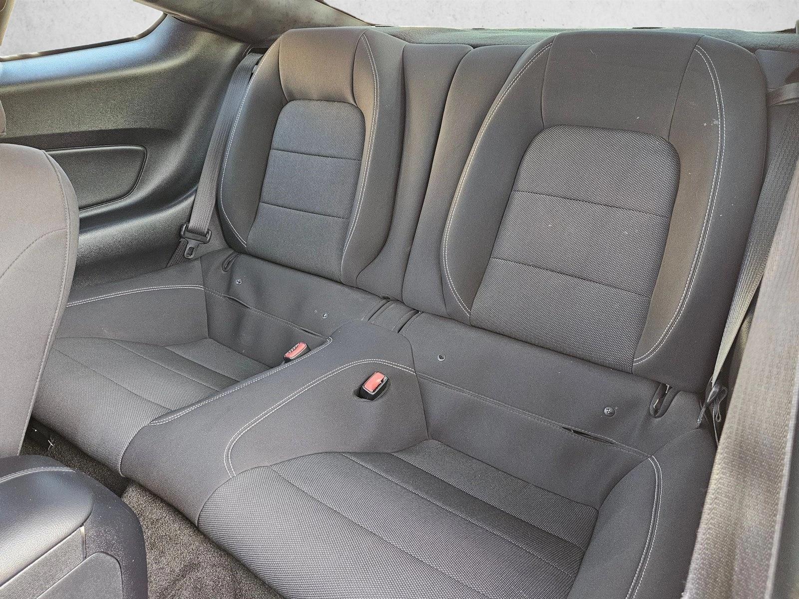 2015 Ford Mustang V6 - Photo 15