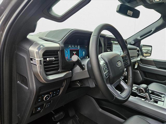 2025 Ford F-150 Lariat photo 3