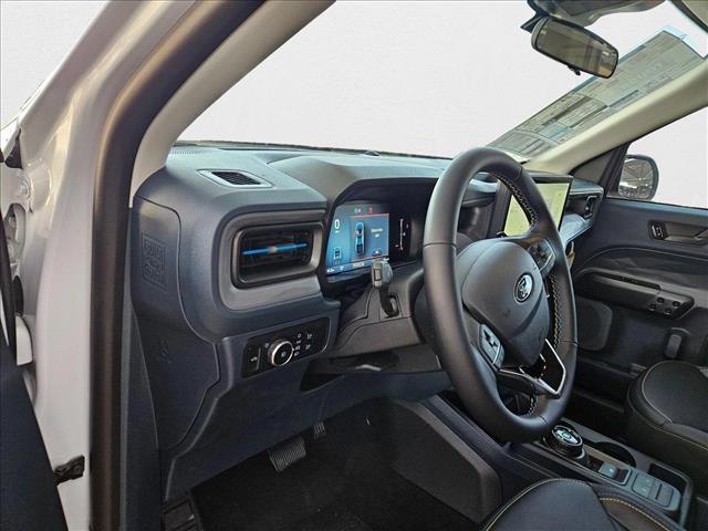 2025 Ford Maverick photo 3