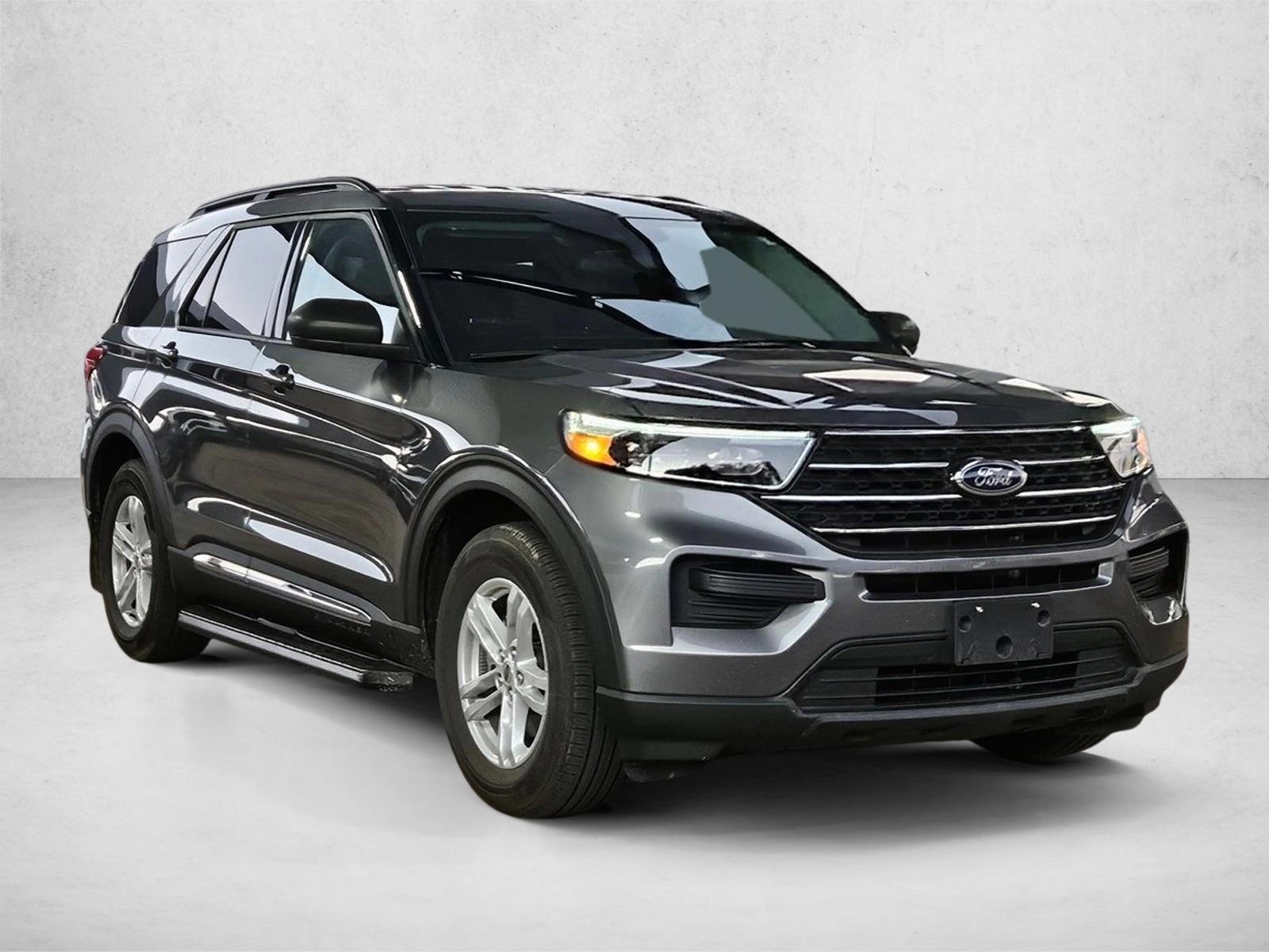 2023 Ford Explorer XLT photo 2