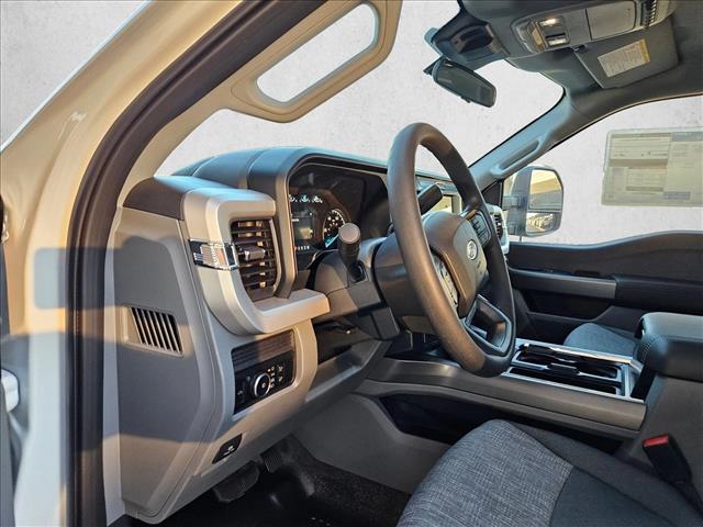 2025 Ford F-250 XLT photo 3