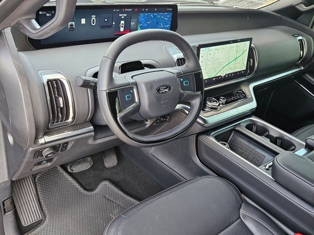 2025 Ford Expedition Platinum photo 2