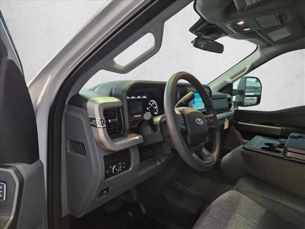 New 2025 Ford F-250 XLT Truck Crew Cab