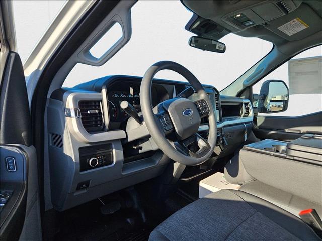 2025 Ford F-450 XL photo 3