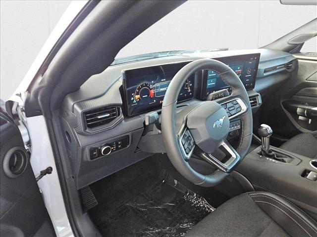 2025 Ford Mustang EcoBoost photo 3