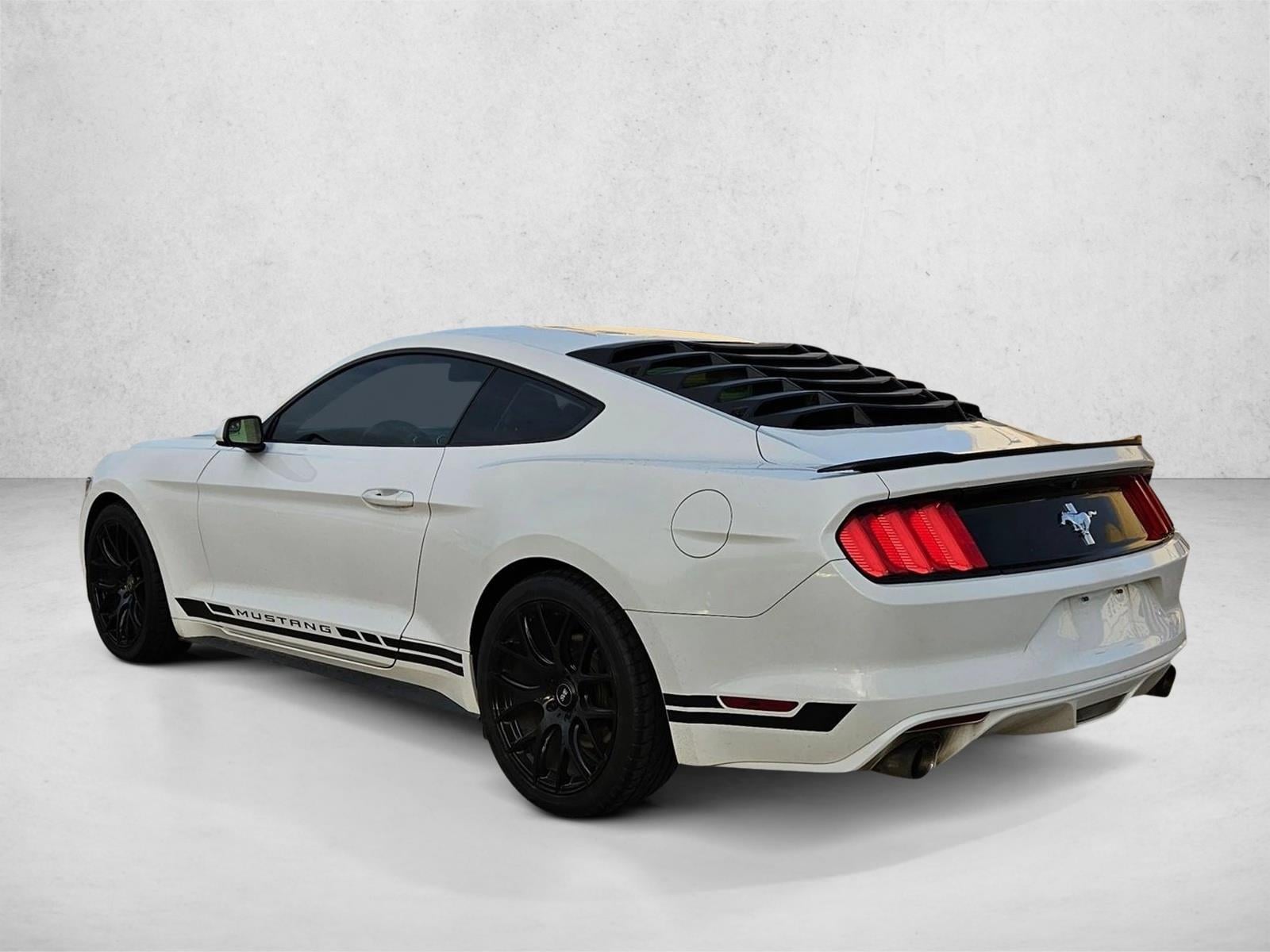 2015 Ford Mustang V6 - Photo 7
