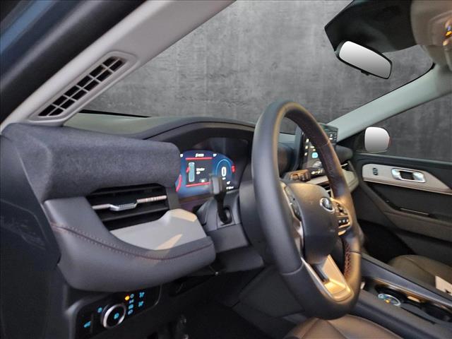 2025 Ford Explorer photo 3