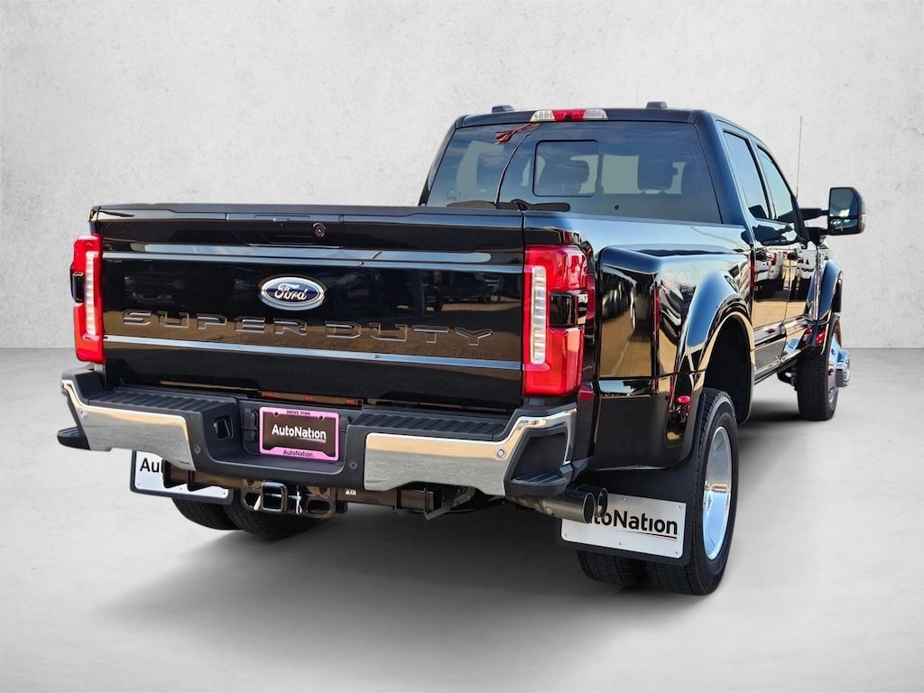 New 2026 Ford F-450 LARIAT Truck Crew Cab