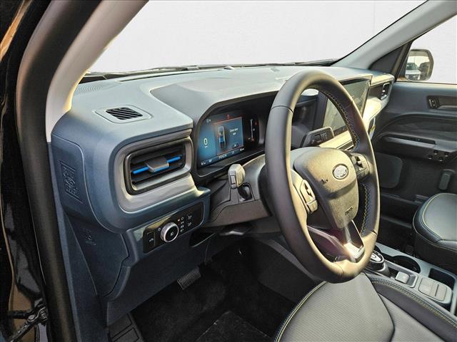 2025 Ford Maverick photo 2