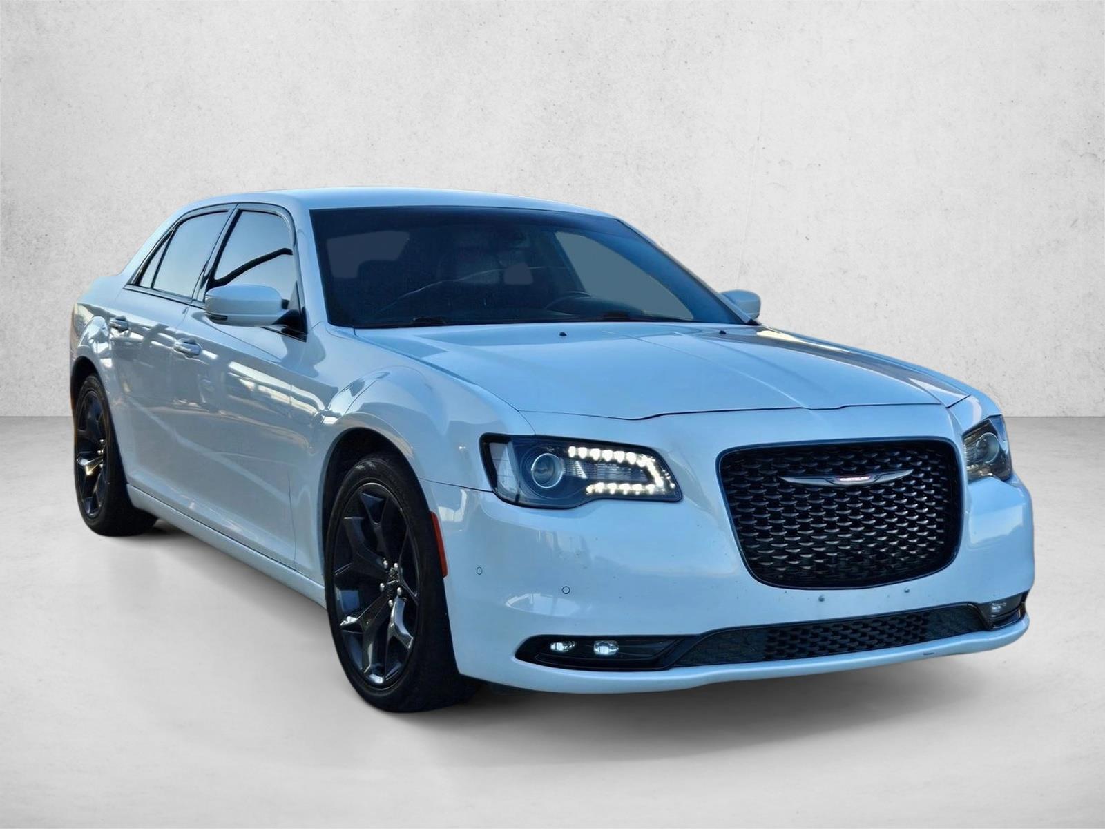 2021 Chrysler 300 photo 3