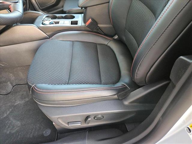 2025 Ford Escape ST-Line photo 4