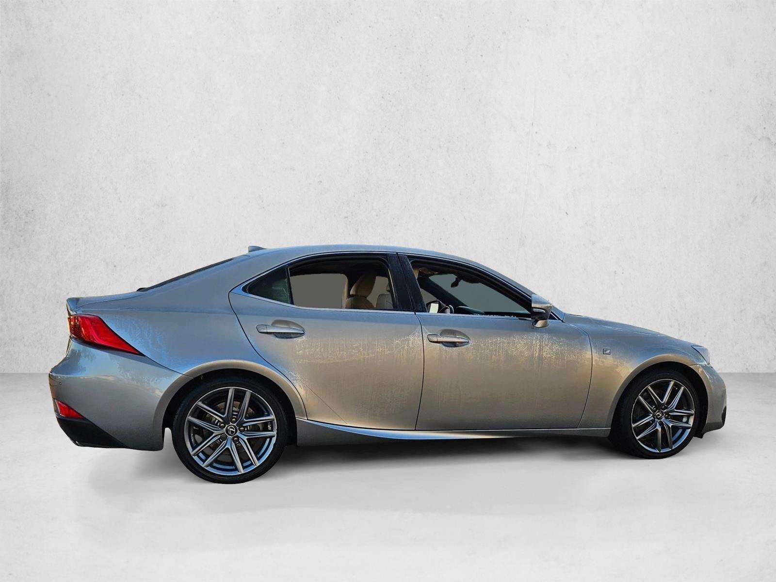 2019 Lexus IS 300 photo 4