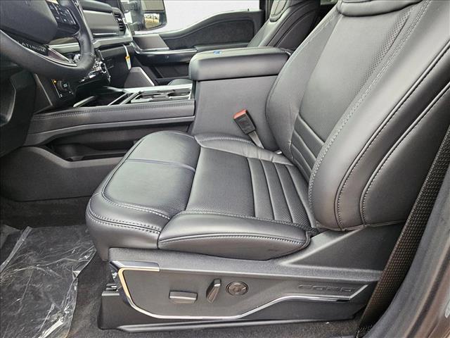 2026 Ford F-350 Platinum photo 4