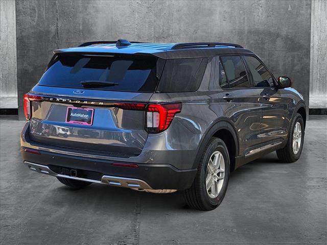 2025 Ford Explorer photo 2