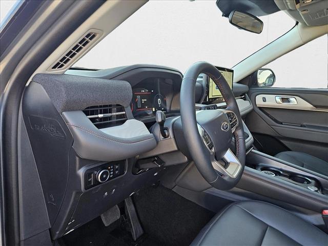 2025 Ford Explorer photo 4