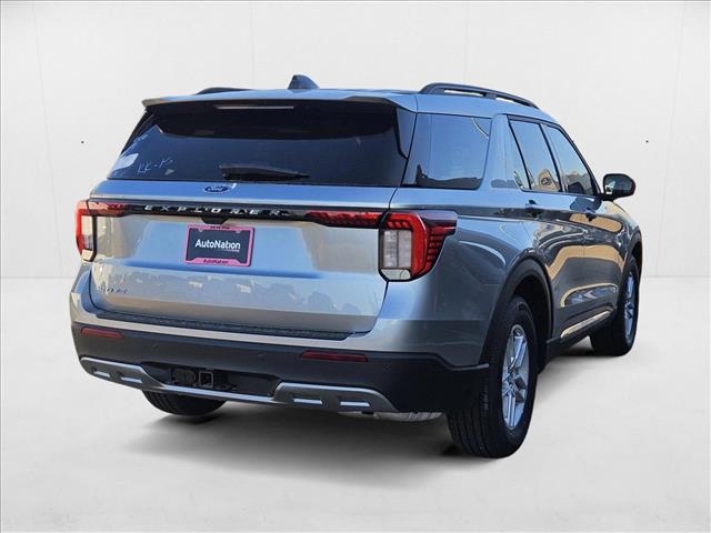 2025 Ford Explorer photo 2