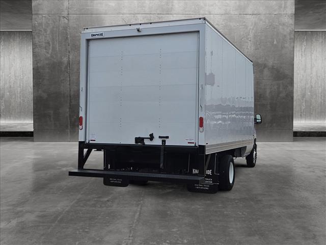 2024 Ford E-450 Cutaway photo 2