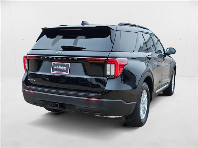 2025 Ford Explorer photo 2