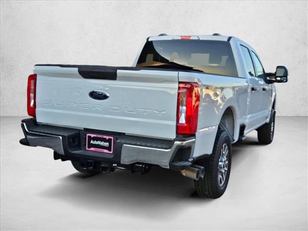 New 2025 Ford F-250 XLT Truck Crew Cab