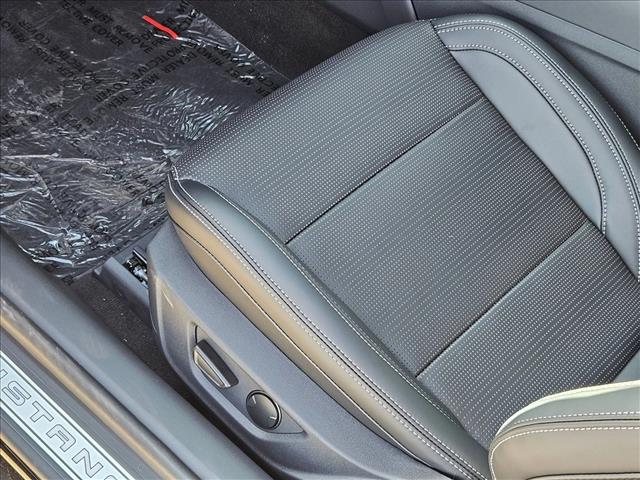 2025 Ford Mustang GT Premium photo 4